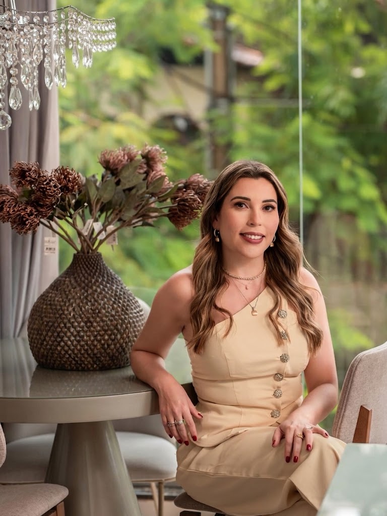 A Clínica e Equipe — Dra. Thaís Souza